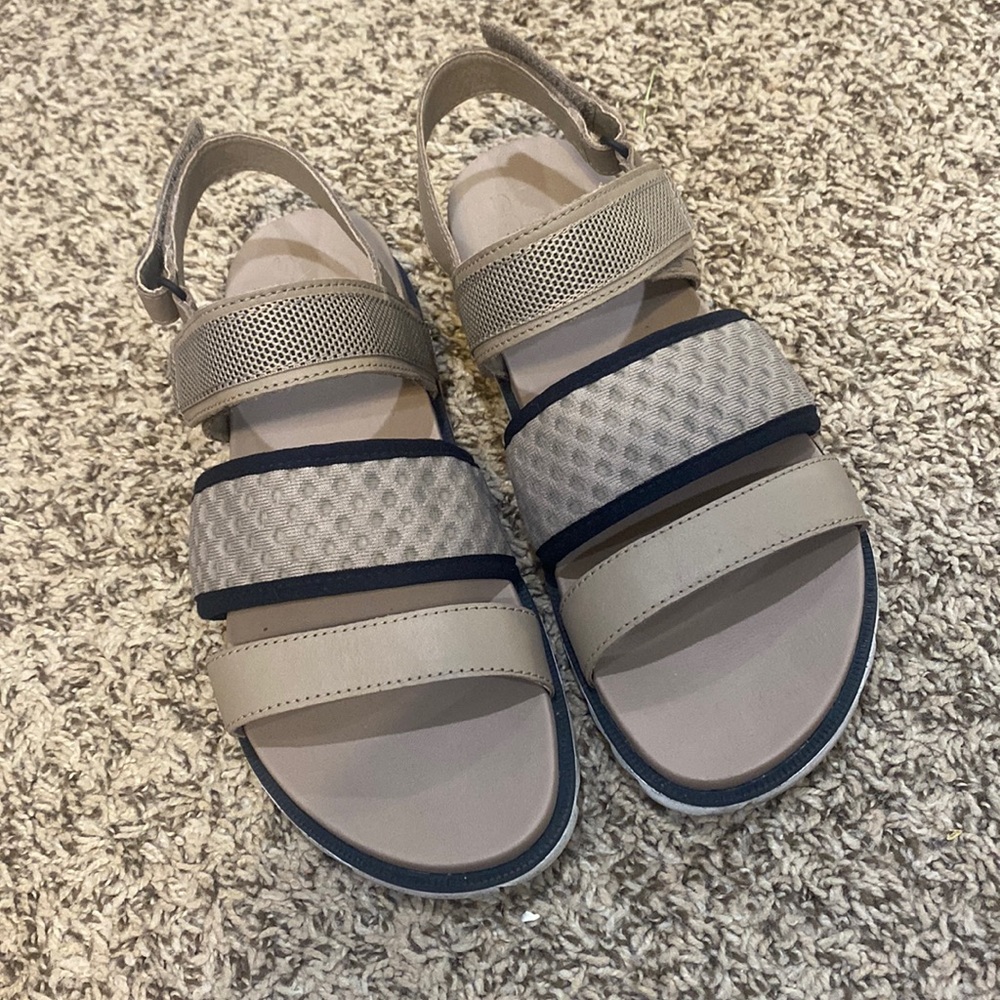 Sorel sandal size 7.5
